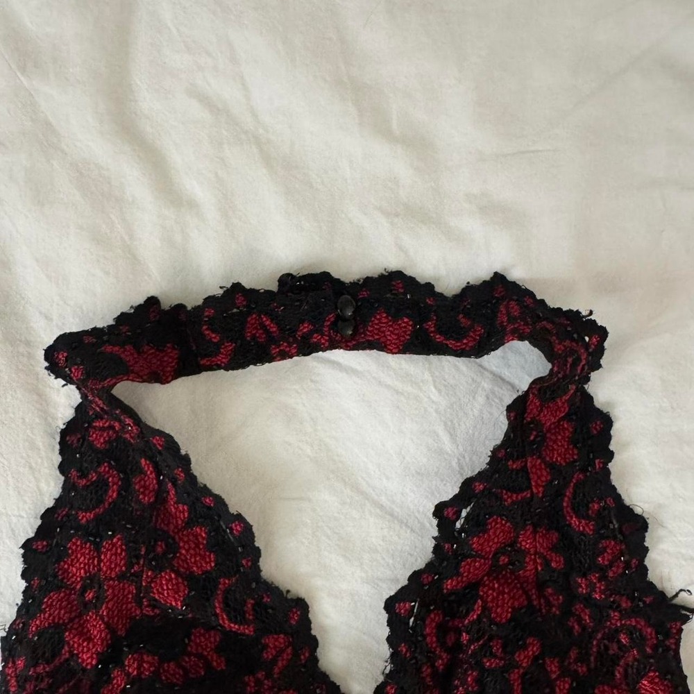 Y2K 2000s Cachè Mall Goth Black and red lace beaded halter top - Picture 5 of 7